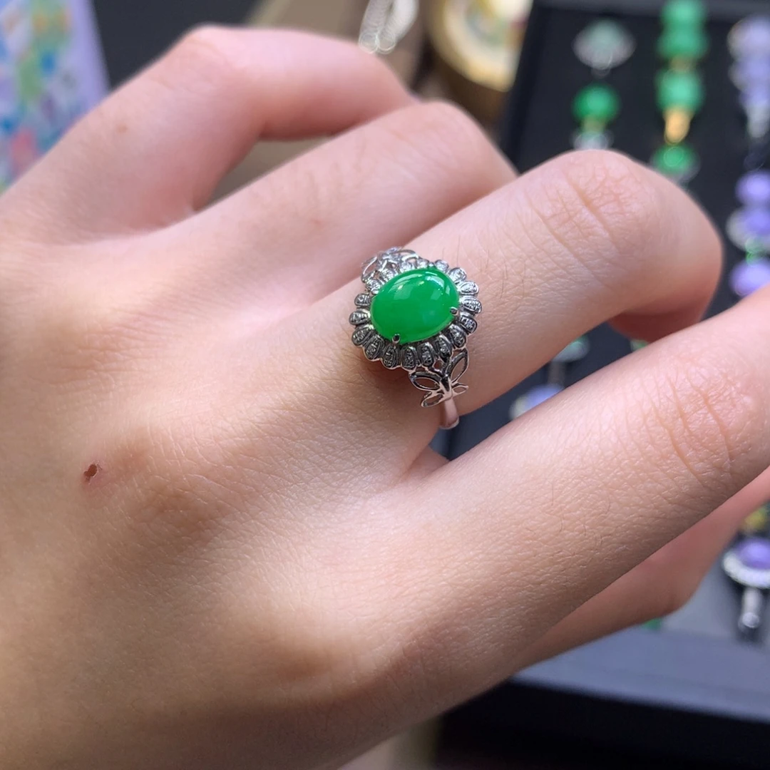 翡翠18K金镶嵌颈饰翡翠