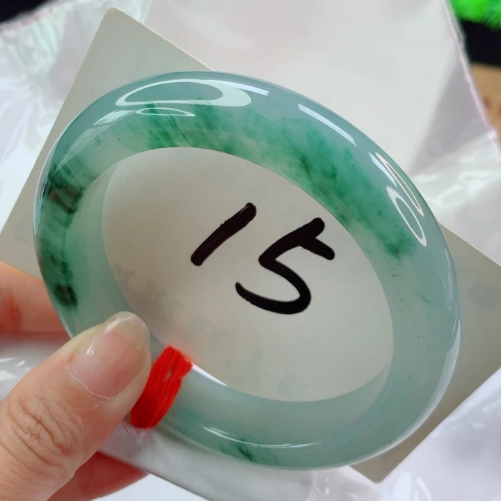 翡翠未镶嵌手镯特色捡漏