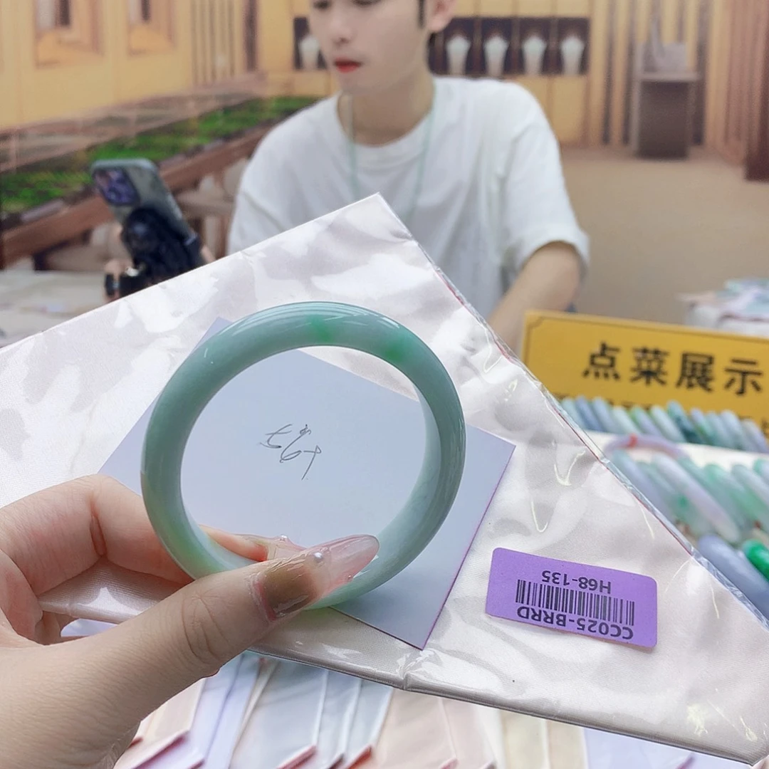 翡翠手镯未镶嵌ghhgghgggg
