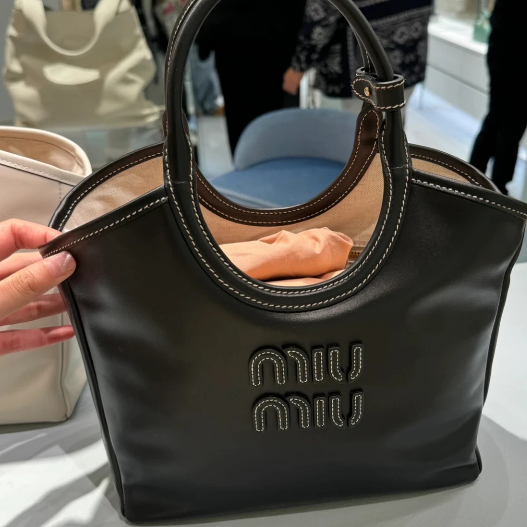 99新 MIU MIU/缪缪 阿白奢品/ 黑色ivy菜篮子斜挎包