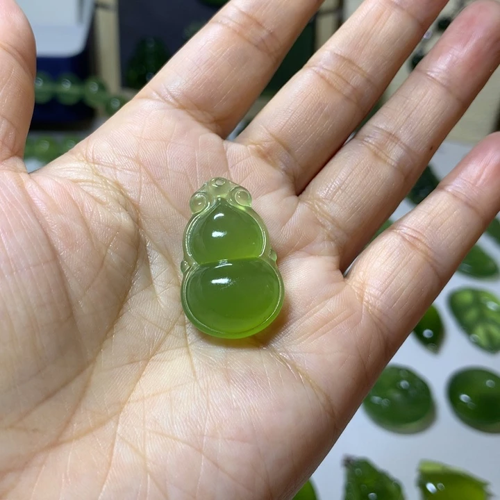 未镶嵌岫玉颈饰吊坠