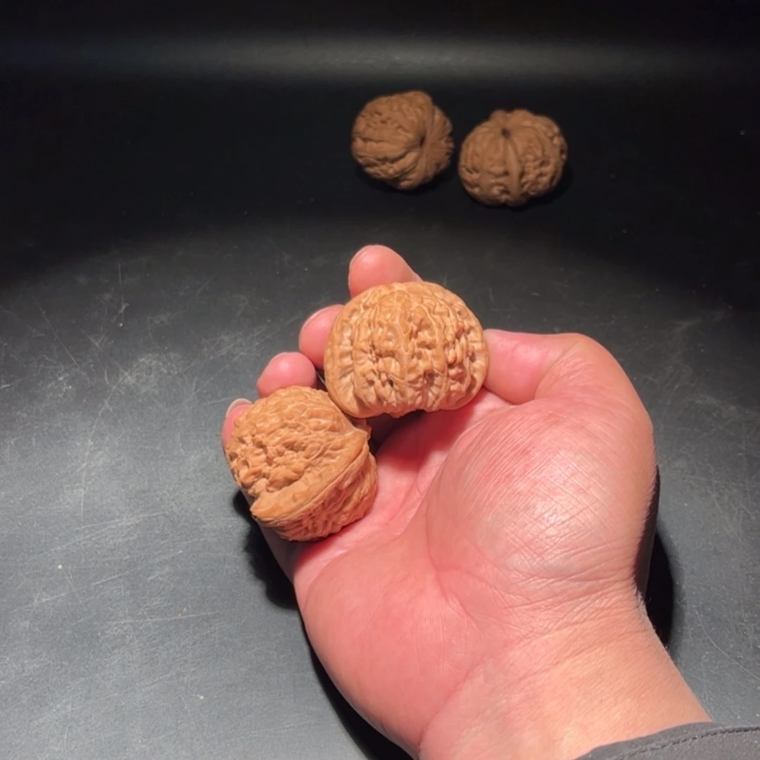 【闪购商品】大***面文玩核桃木制手把件