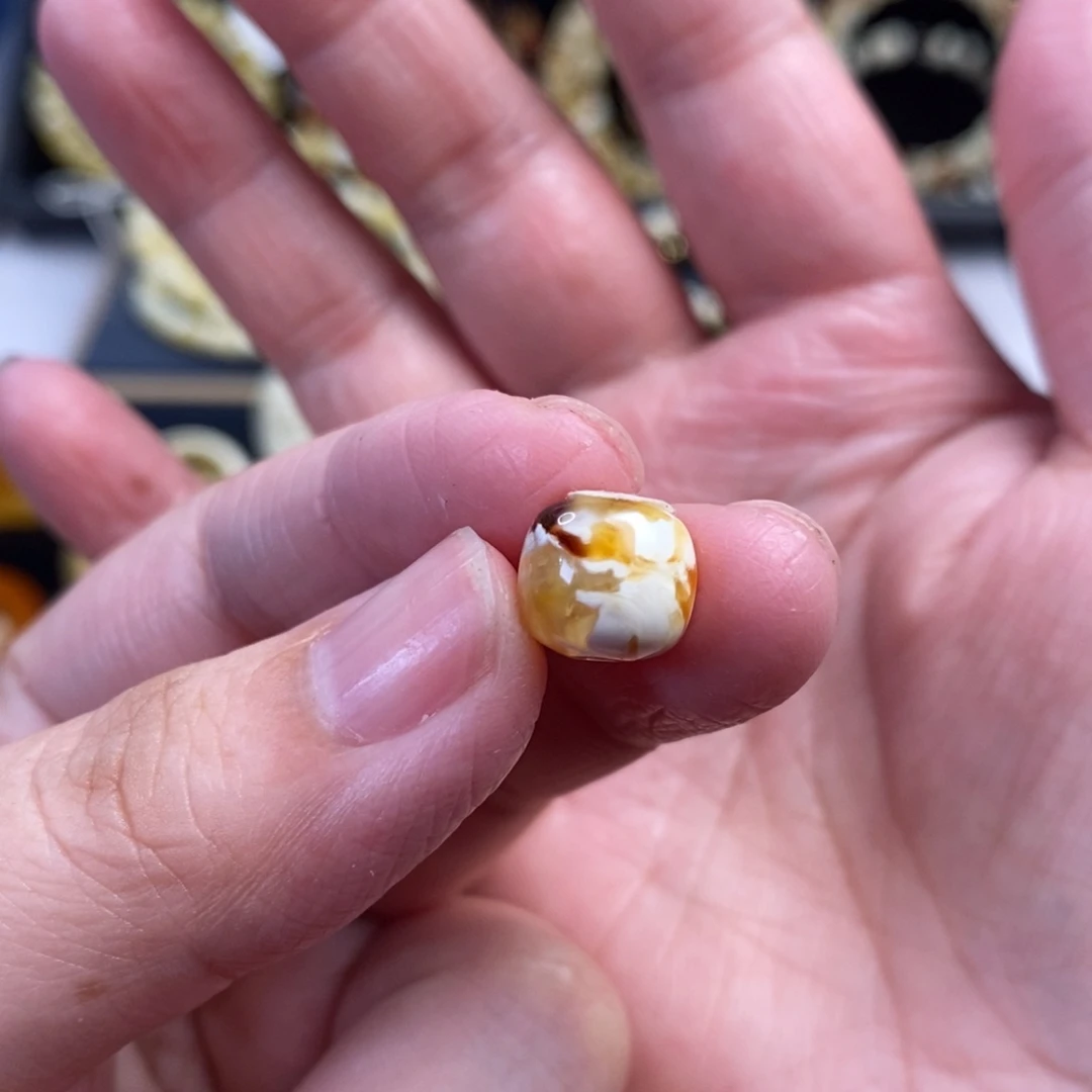 蜜蜡未镶嵌裸石沁色瓷白溶洞妖花老型单珠10