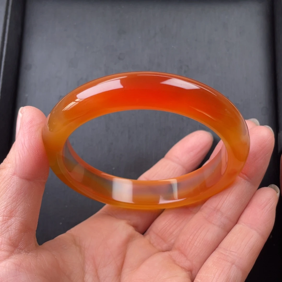 玛瑙/玉髓手镯未镶嵌林****柳