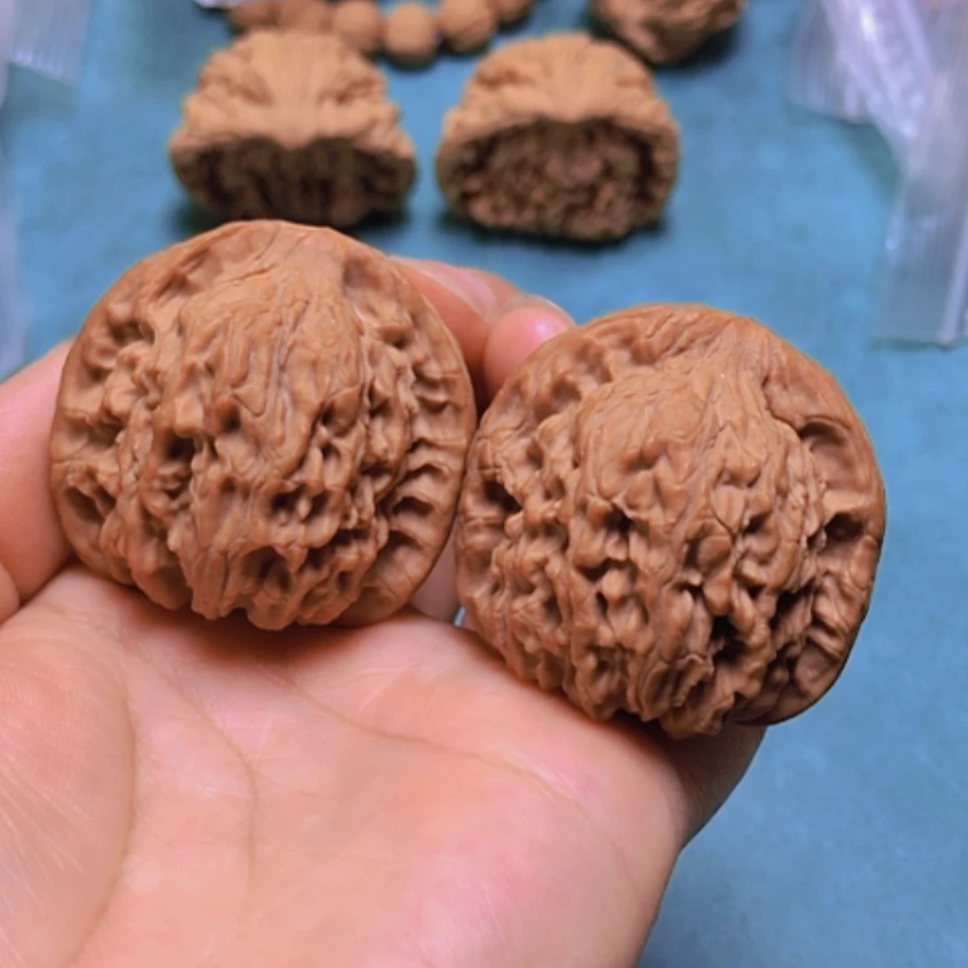 【闪购商品】核桃摆件39红狮子修尖