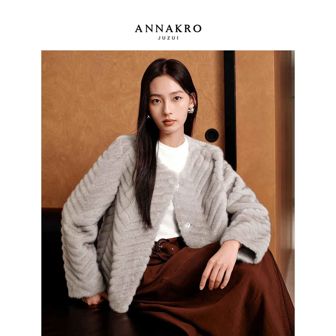 【流金时代】玖姿·安娜蔻仿皮草短外套女2025冬新款千金风KWFD40533