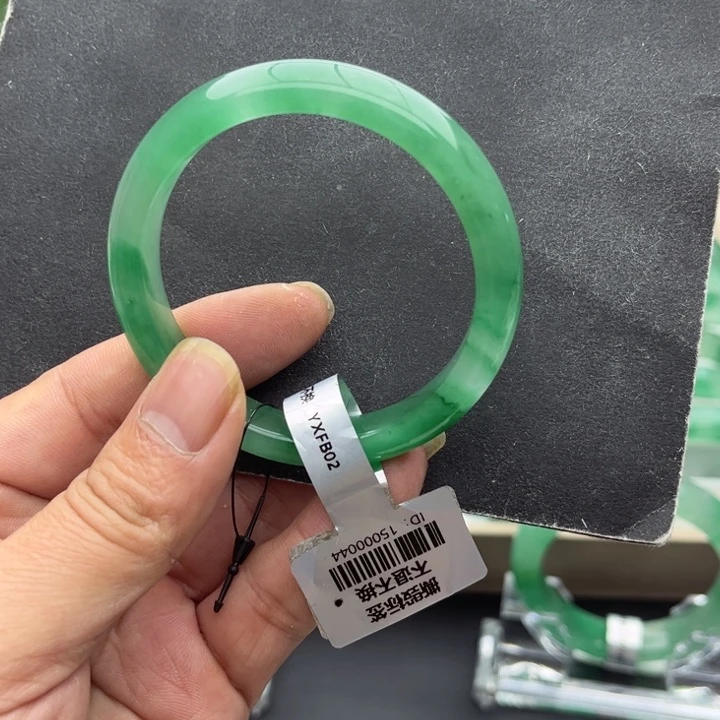 T***g石英质玉未镶嵌手镯