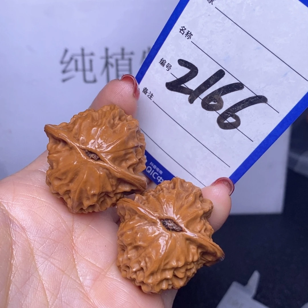 文玩核桃把件2166/37瓷娃娃