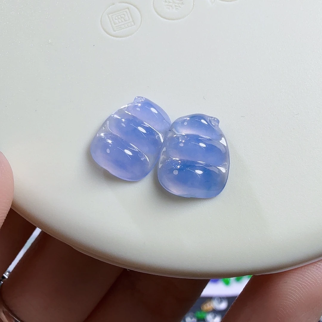 翡翠未镶嵌颈饰一对蓝紫