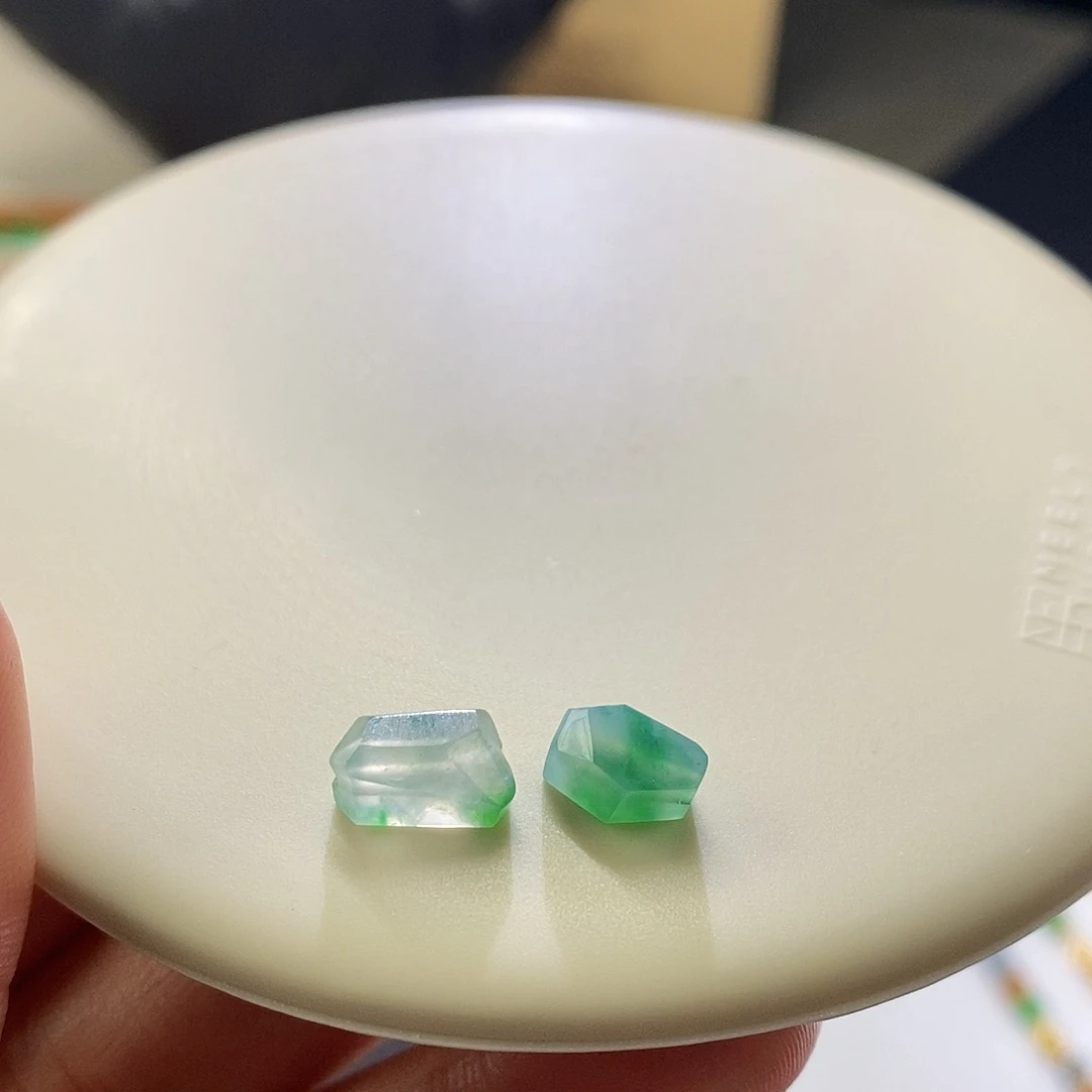 翡翠挂件未镶嵌一对随行珠