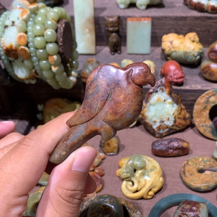未镶嵌岫岩河磨玉（透闪石质玉）把件