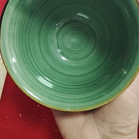 瓷片瓷片，各种摆件，均有瑕疵。沙锅！