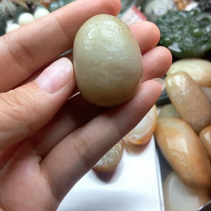颈饰未镶嵌和田玉伟