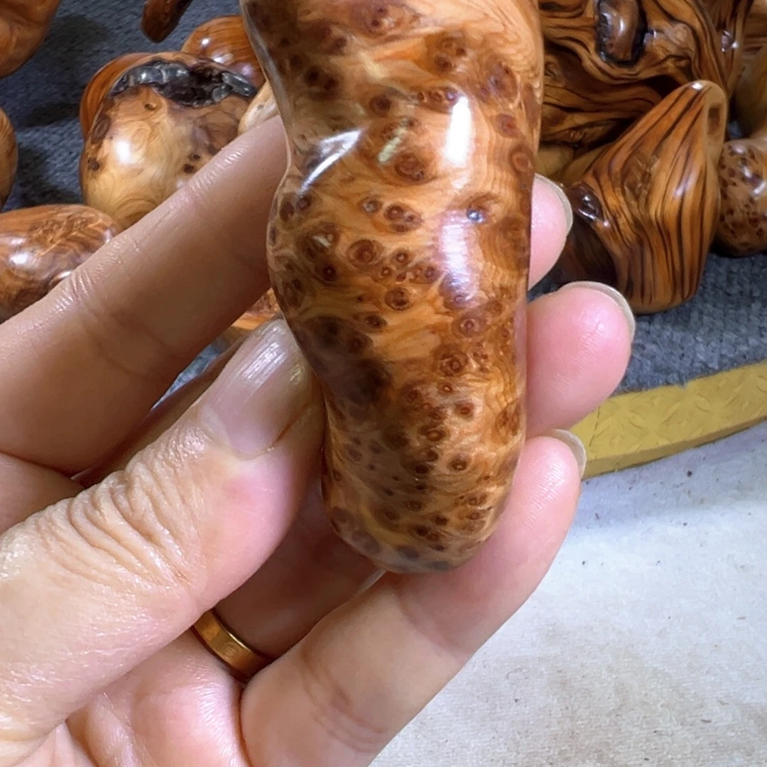 大***哥柏木（崖柏）随行摆件手把件