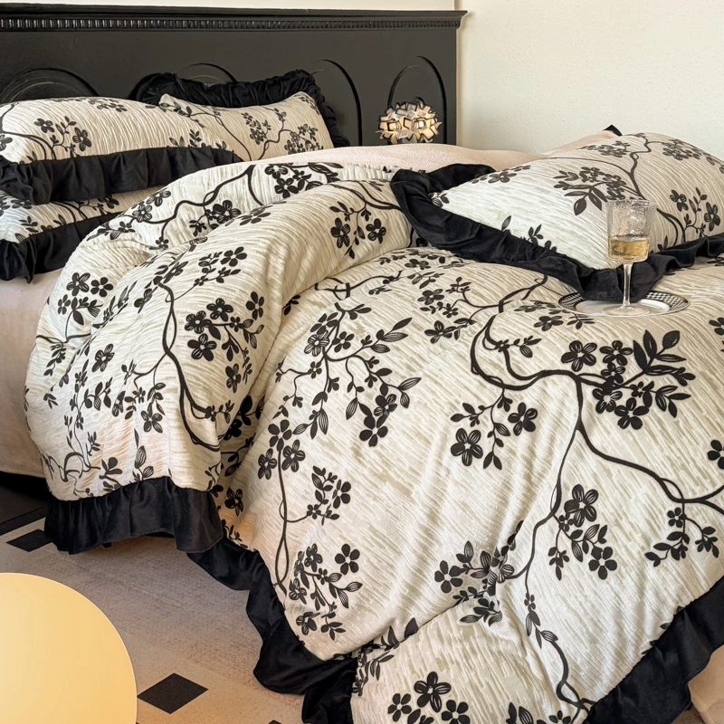 新款热卖爆款轻法式复古赫本风烂花绒浮雕花牛奶绒四件套黑色花边
