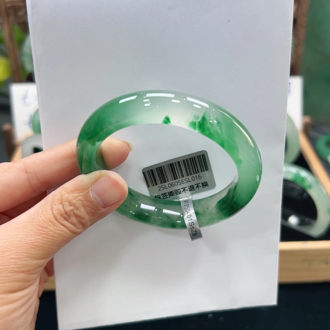 阿***鸽石英质玉未镶嵌手镯➕佳佳56