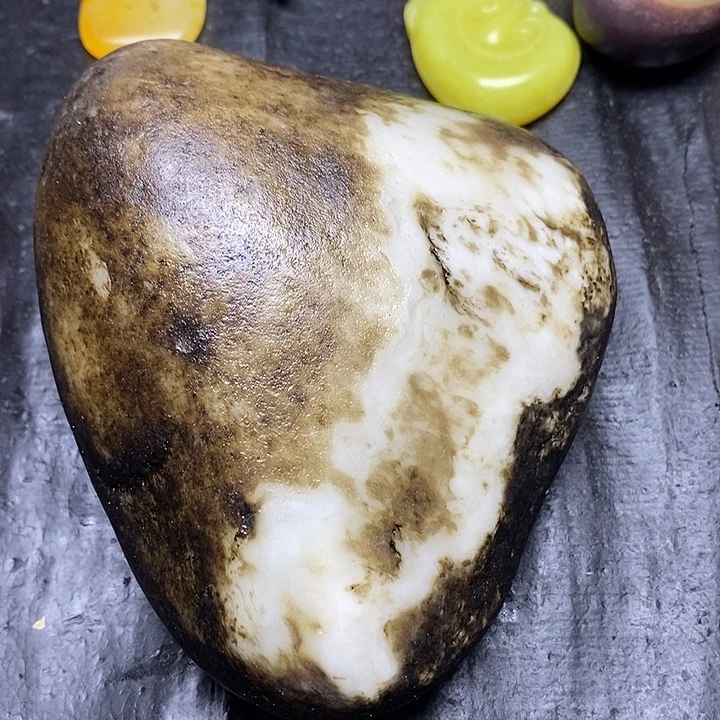 和田玉未镶嵌耳饰