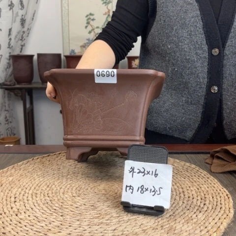 紫砂花盆紫玉金砂荷花刻绘双线抽角四方0690