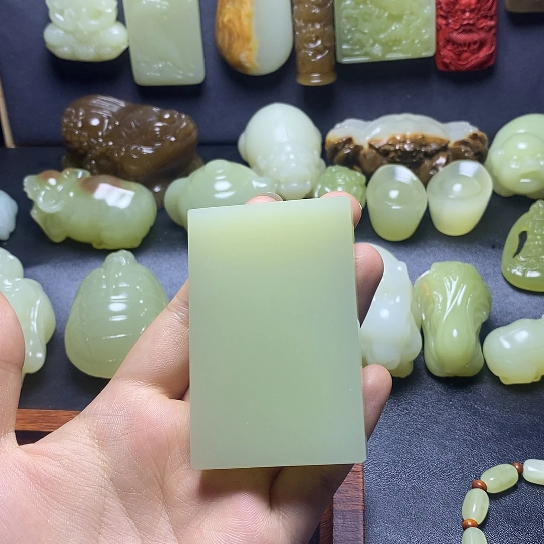 田***伟颈饰合金石英质玉