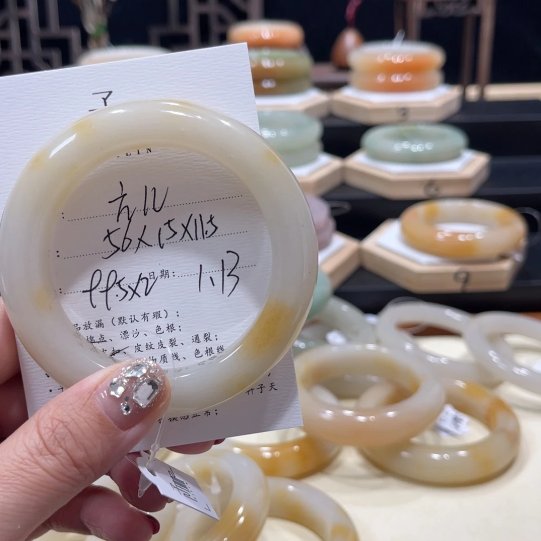 石英质玉手镯未镶嵌方*