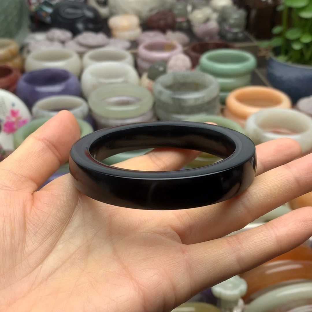 懵***安石英岩玉未镶嵌手镯