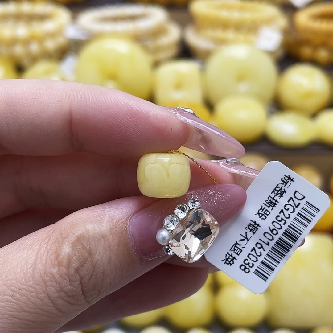 裸石琥珀未镶嵌10.3*8.5mm妖花老型皮色
