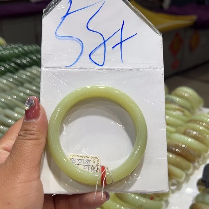 和田玉手镯未镶嵌a****y