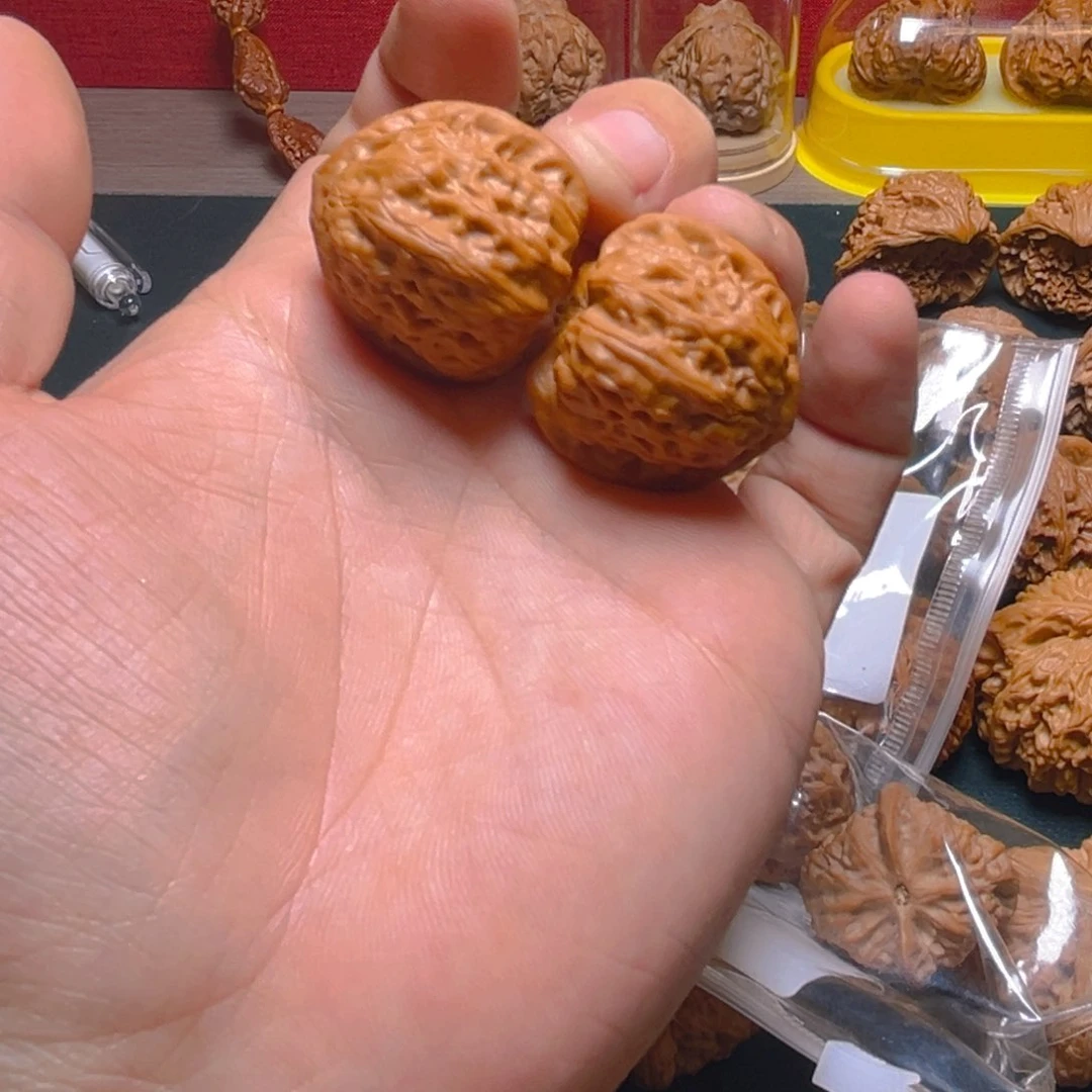 文玩核桃把件A***y野生三角