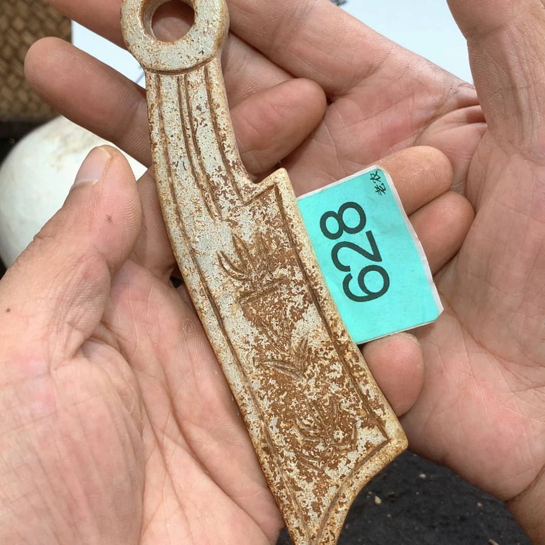 未镶嵌透闪石-蛇纹石玉颈饰