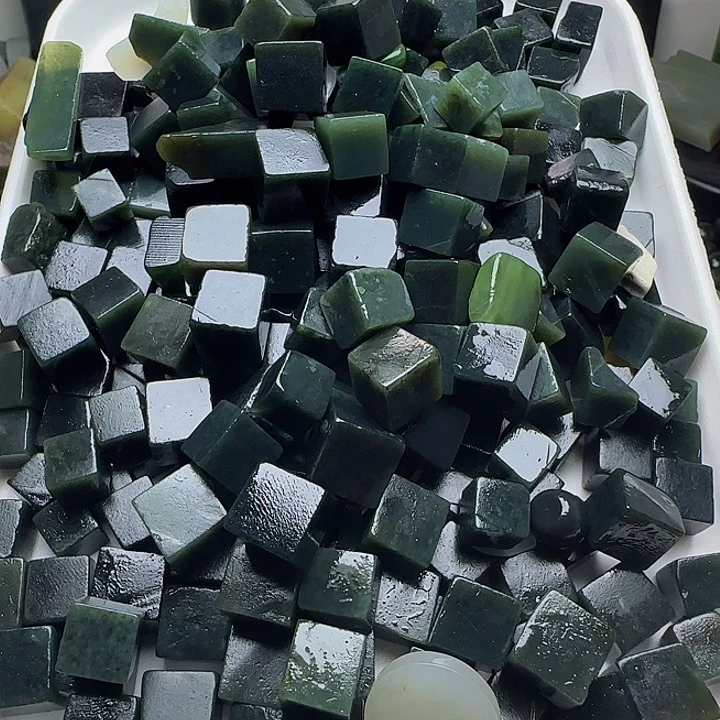 一***行和田玉（糖玉）未镶嵌颈饰