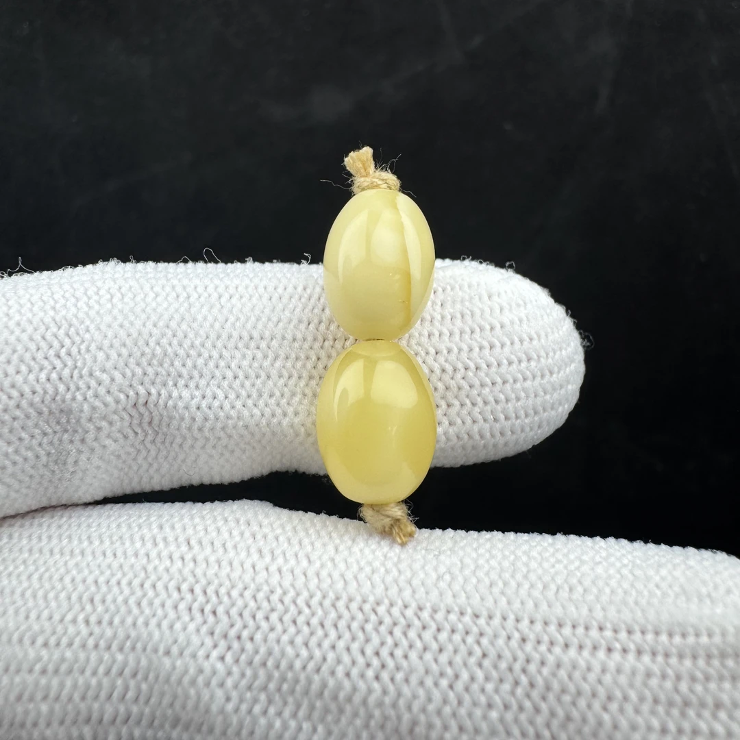 K2617天然原矿蜜蜡 对珠8.2mm支持鉴定 假一罚十
