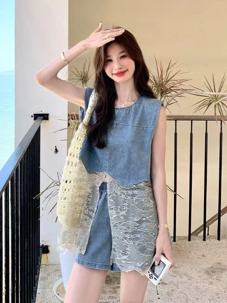 蓝色牛仔套装女2025夏新款休闲小众设计感蕾丝拼接马甲短裤两件套