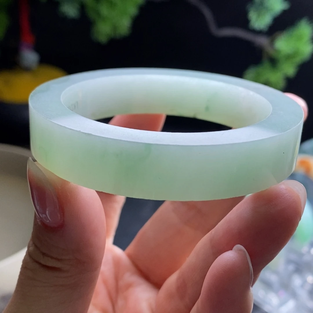 定制翡翠未镶嵌翡翠手镯