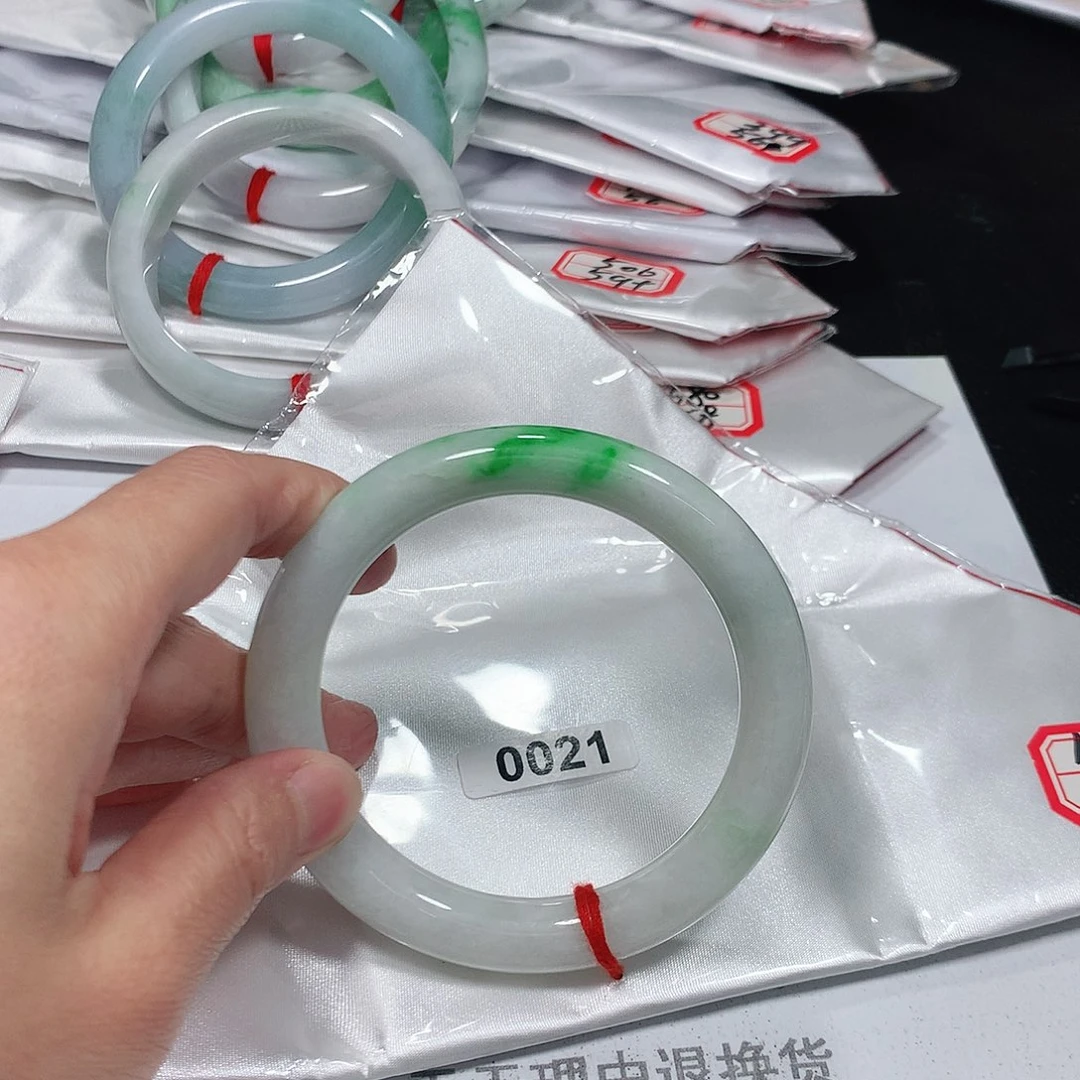 翡翠手镯未镶嵌a**娃天然缅甸A货翡翠手镯