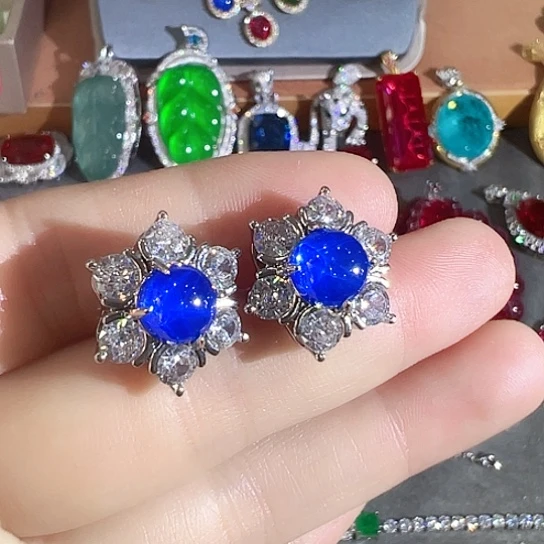 未镶嵌颈饰红宝石