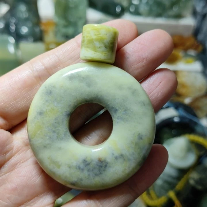 岫玉未镶嵌平安扣