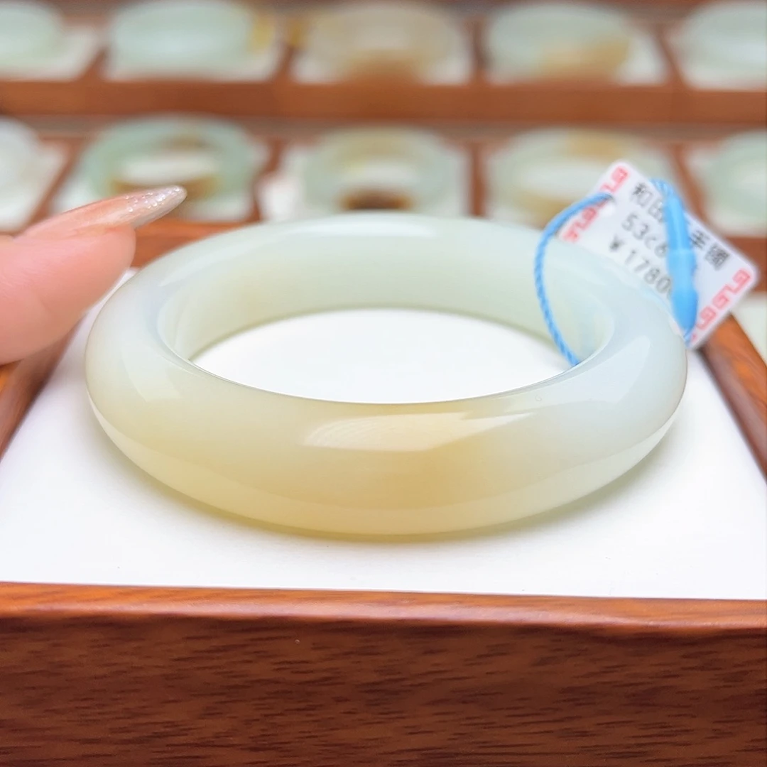 和田玉手镯未镶嵌53