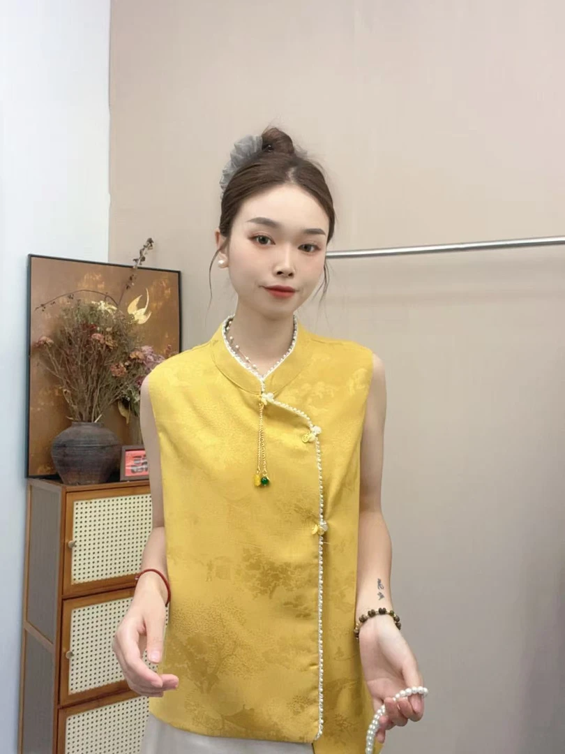 知喜   黄锦  2025夏季新款新中式立领斜襟气质时尚马甲无袖复古