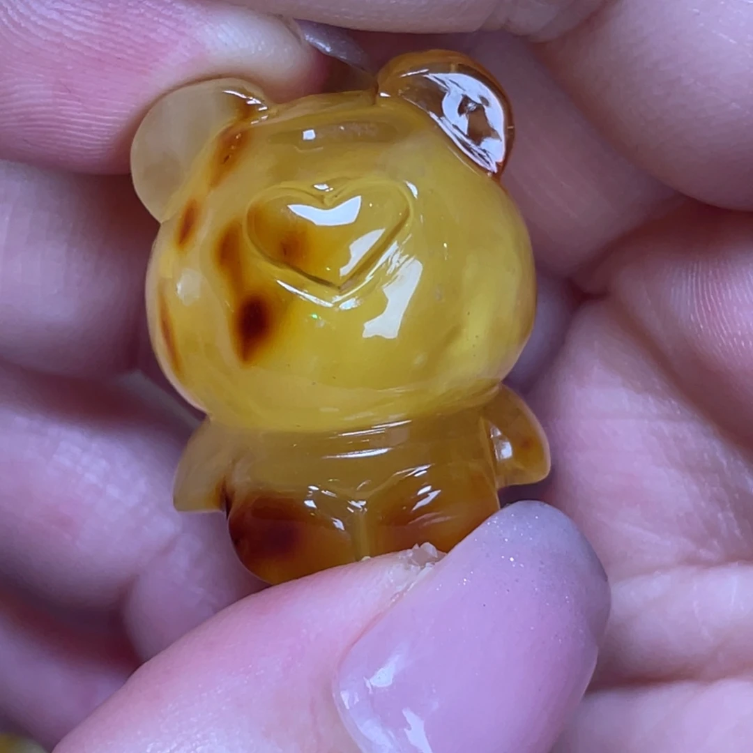 未镶嵌琥珀裸石微瑕65