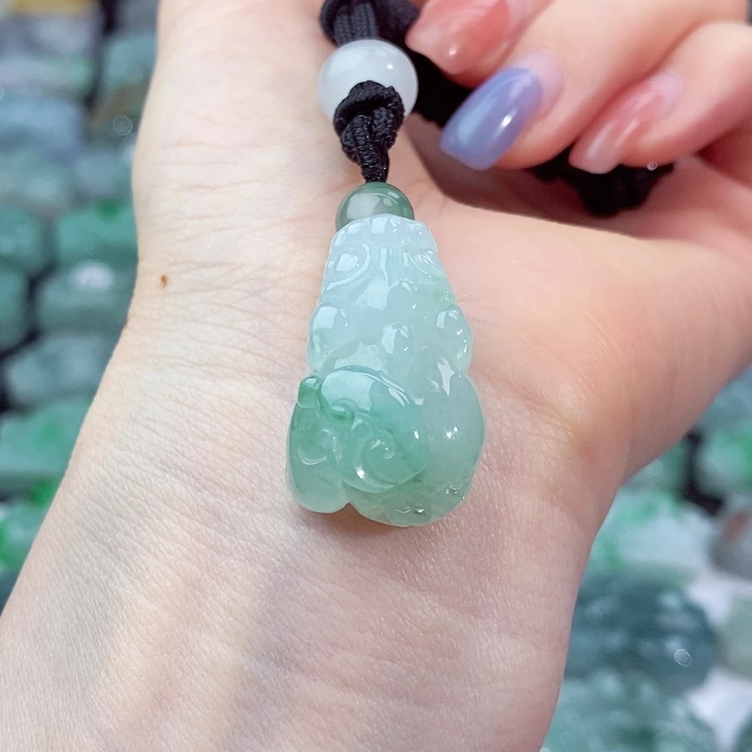 颈饰未镶嵌翡翠天然