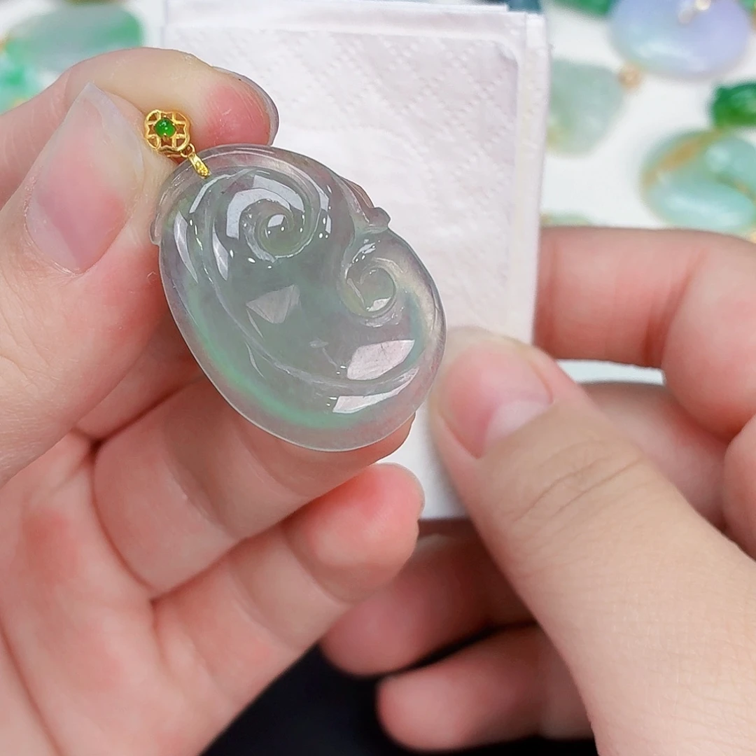 翡翠18K金镶嵌颈饰如意吊坠