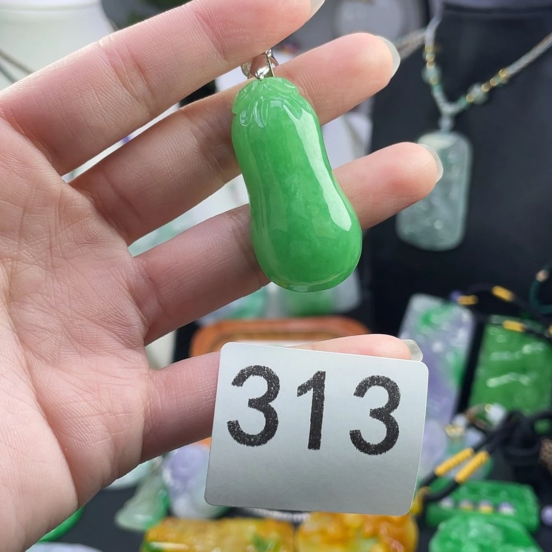 翡翠未镶嵌吊坠(赠链)