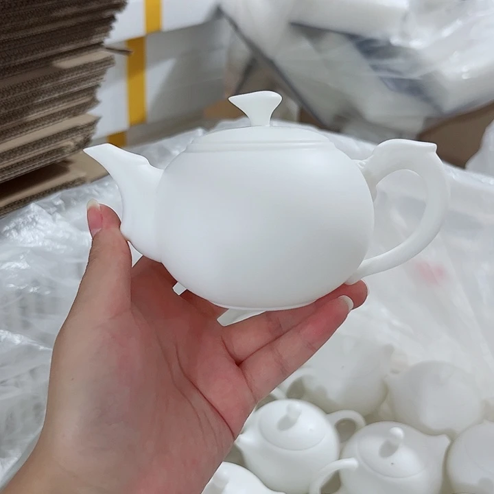 羊脂玉微瑕龙凤壶