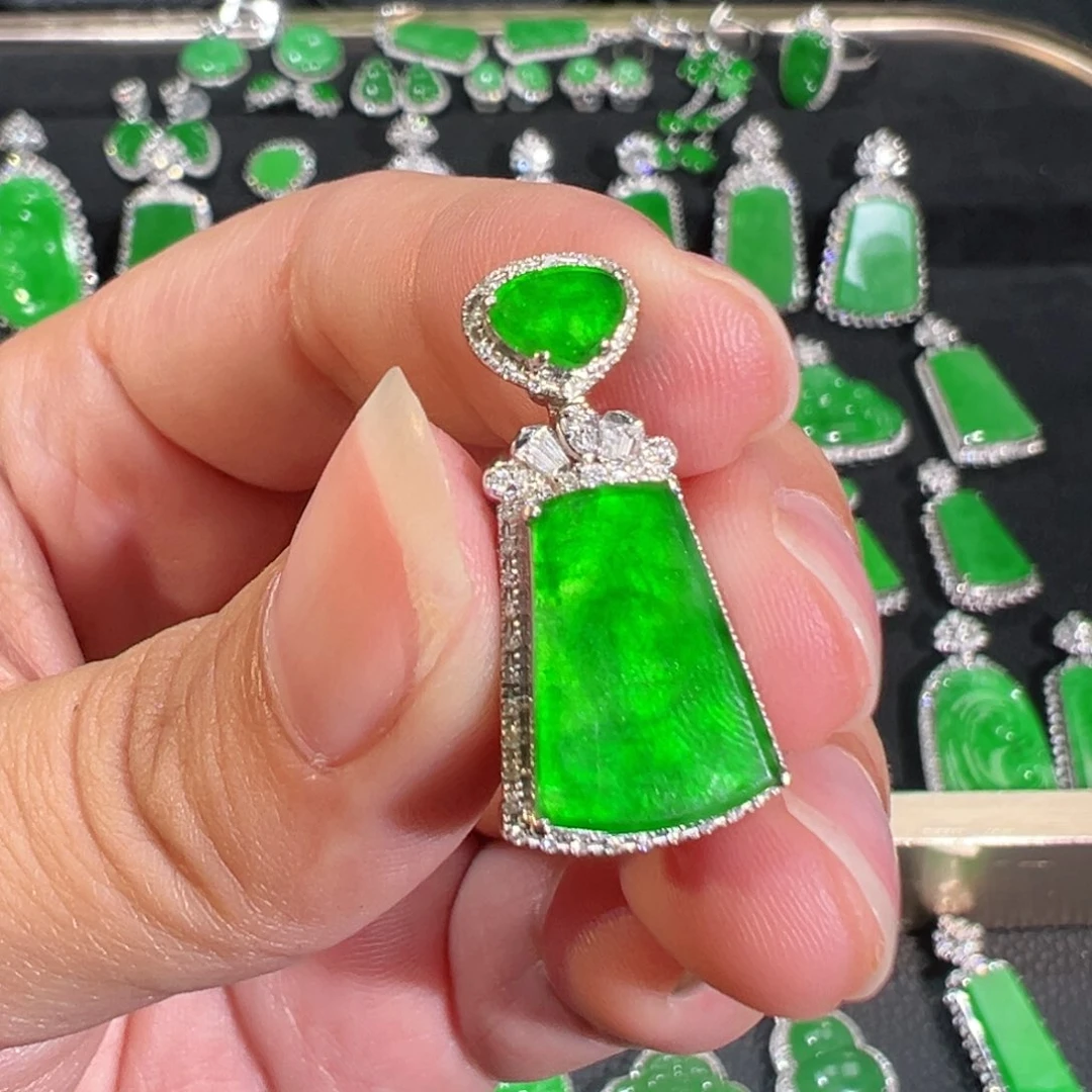 【闪购商品】翡翠吊坠(不含链)18K金镶嵌