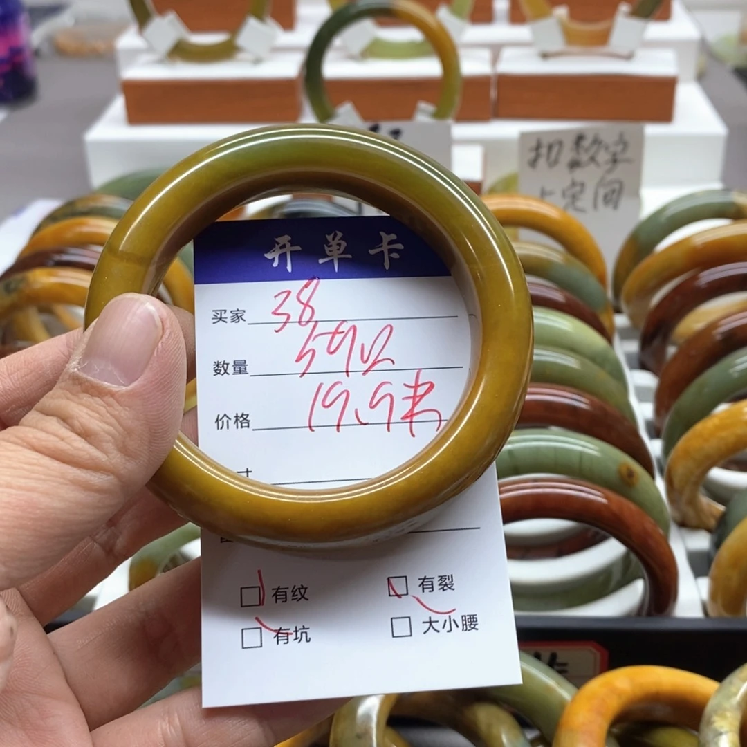 蛇纹石玉未镶嵌手镯佛*缘