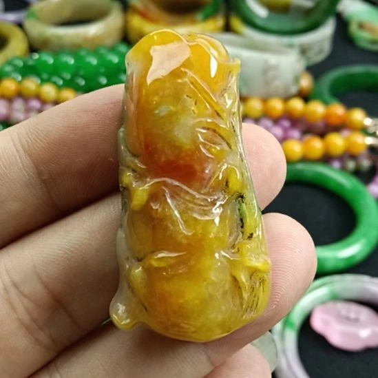 翡翠未镶嵌颈饰翡翠