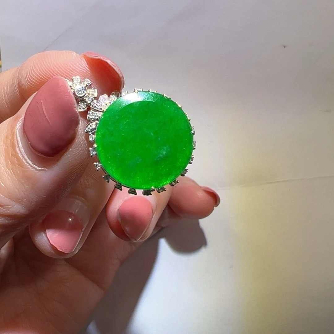翡翠颈饰18K金镶嵌吊坠
