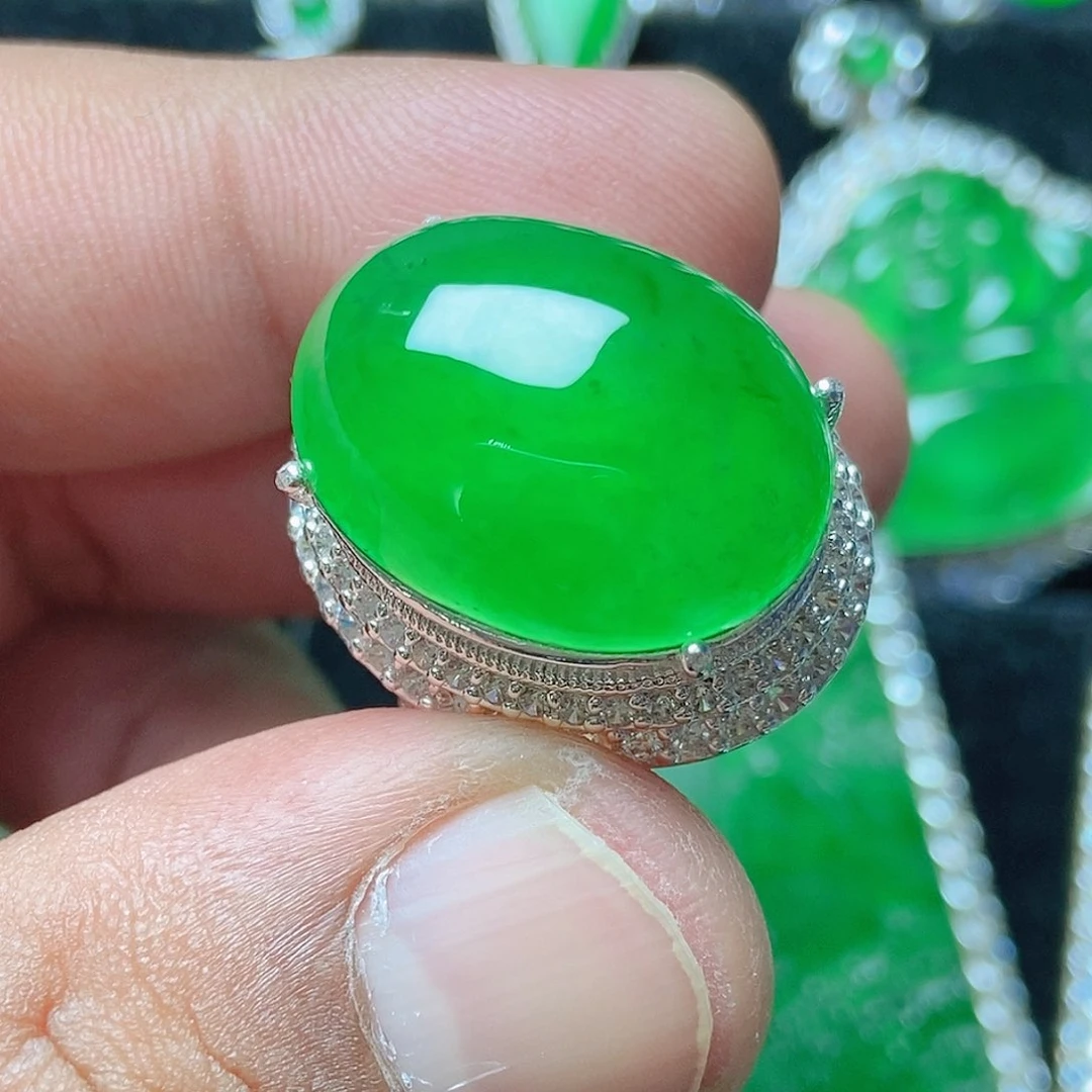 颈饰未镶嵌翡翠