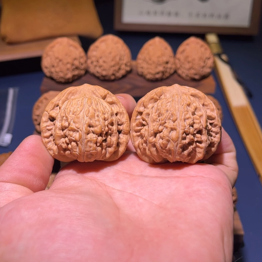 文玩核桃吊坠望月野生原树45.5