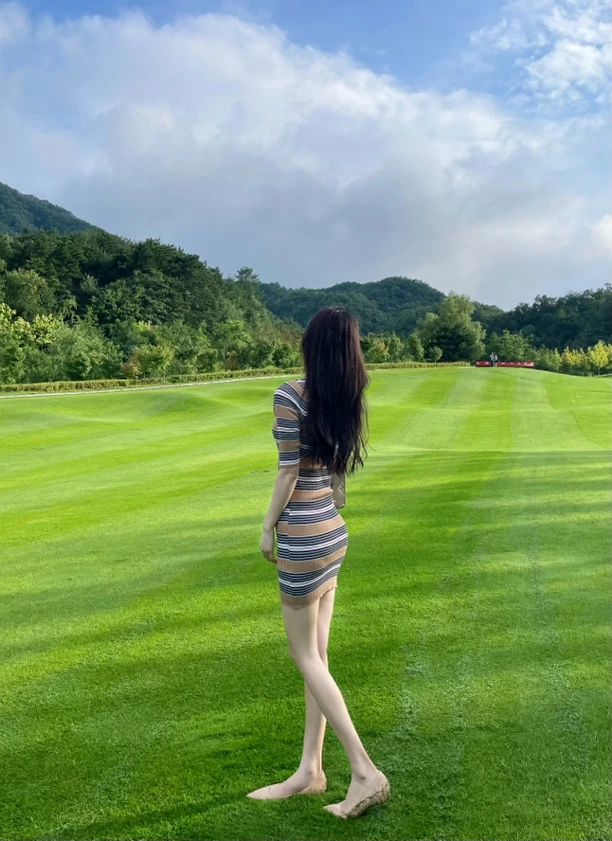 摩卡棕条纹翻领针织修身连衣裙显瘦夏季薄款显白气质高腰时尚